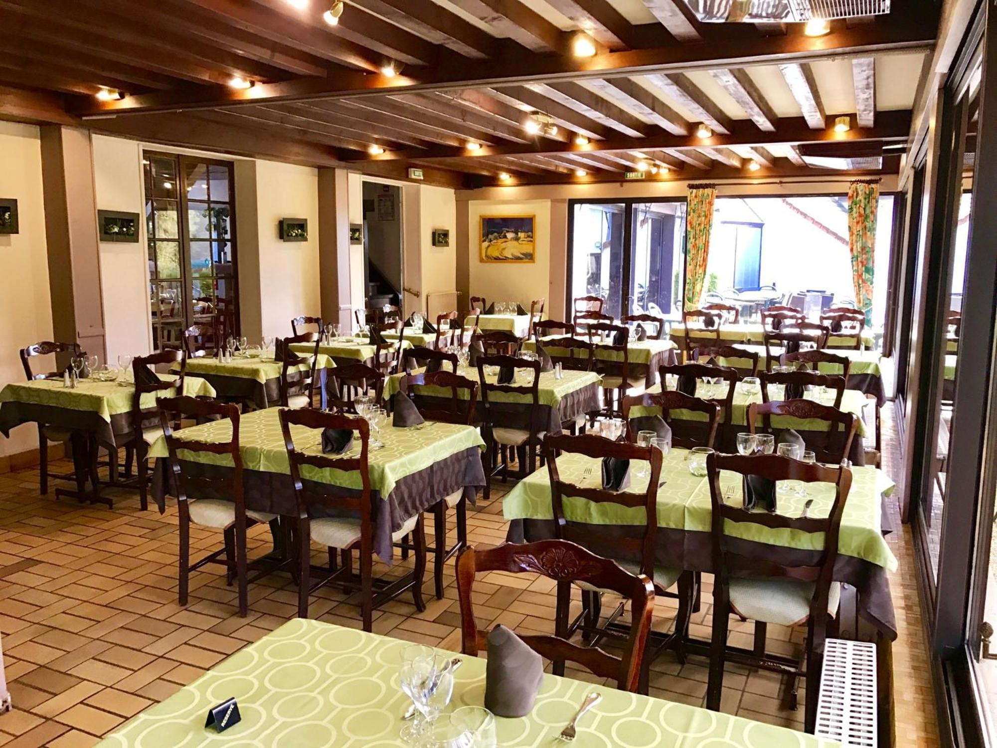 Hotel Restaurant Le Relais De Pouilly Buitenkant foto